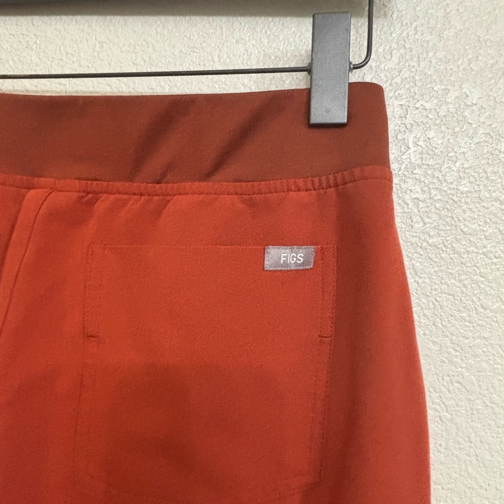 FIGS Bundle Zamora Jogger Scrub Pants - Rust & Graphite Gray - Picture 10 of 15